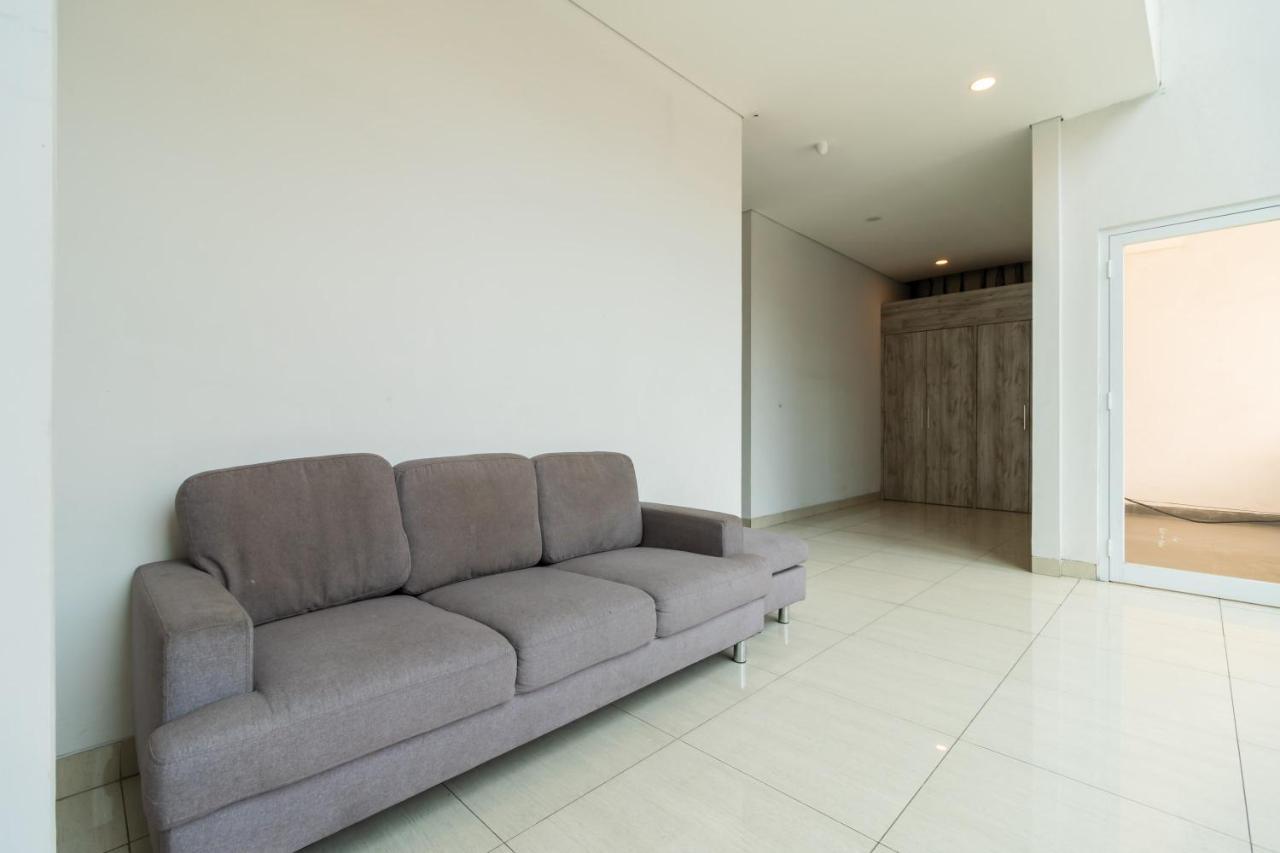 Urbanview Hotel Casa Kota Mangga Besar ジャカルタ エクステリア 写真