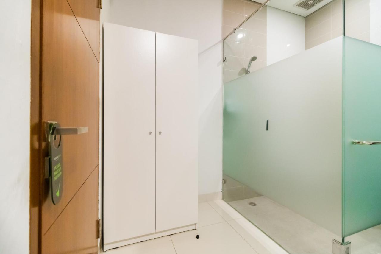 Urbanview Hotel Casa Kota Mangga Besar ジャカルタ エクステリア 写真