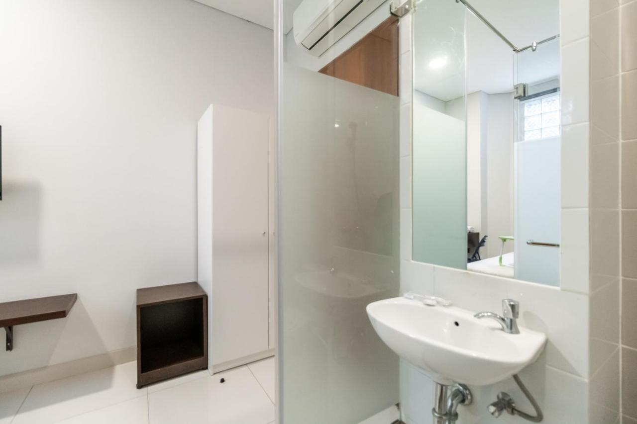 Urbanview Hotel Casa Kota Mangga Besar ジャカルタ エクステリア 写真