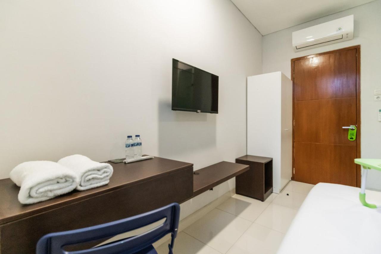 Urbanview Hotel Casa Kota Mangga Besar ジャカルタ エクステリア 写真