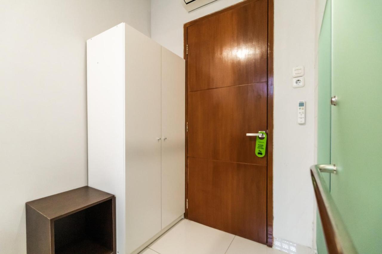 Urbanview Hotel Casa Kota Mangga Besar ジャカルタ エクステリア 写真