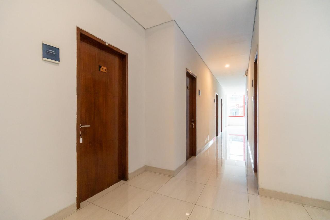 Urbanview Hotel Casa Kota Mangga Besar ジャカルタ エクステリア 写真